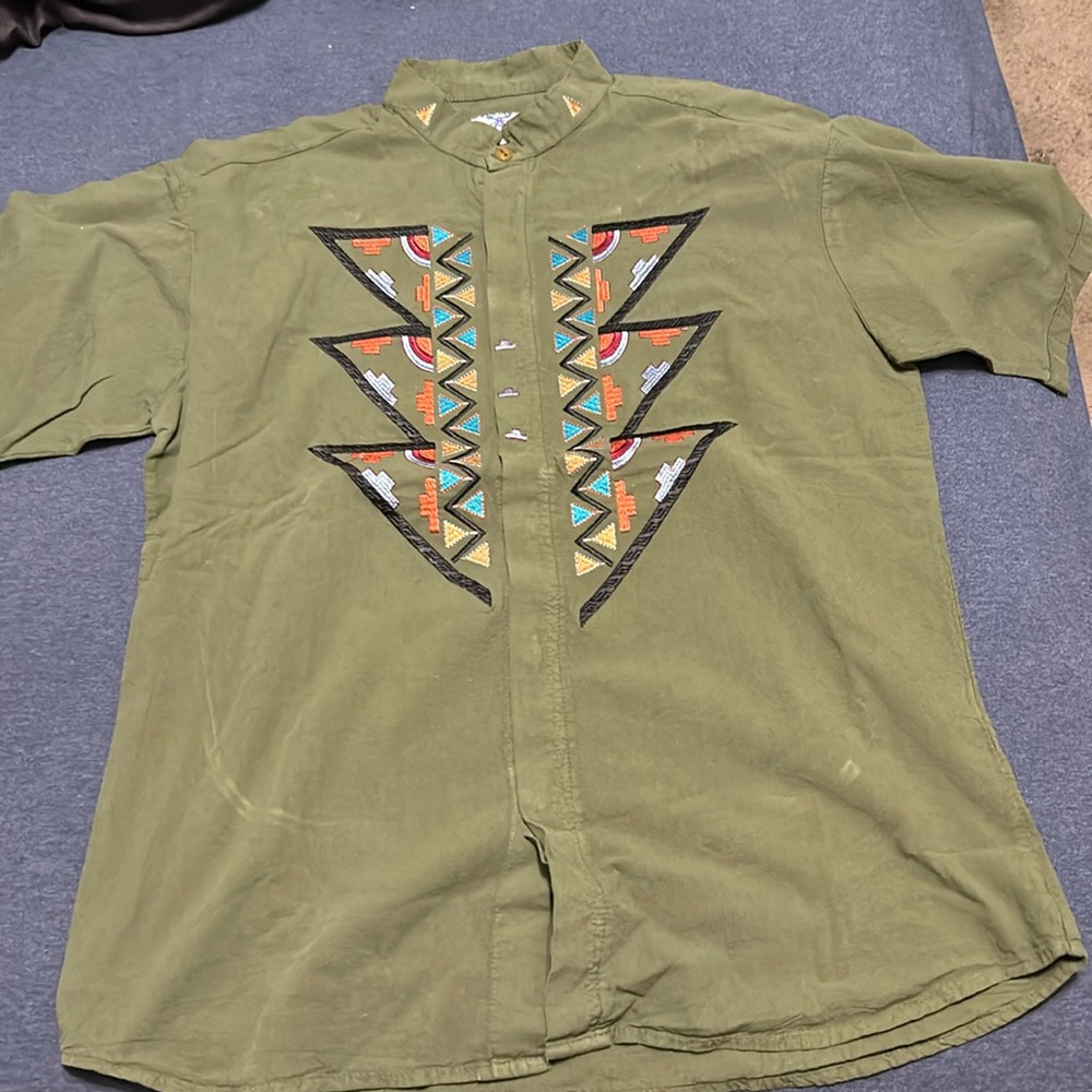 Embroidered Guayabera (men’s summer shirt) made in Ecuador. Cotton. Men’s Medium